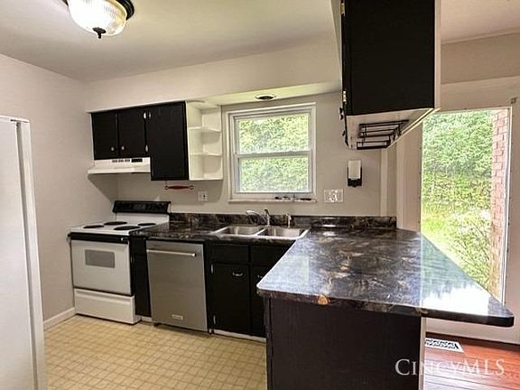 5th image of 1934 Fullerton Dr
