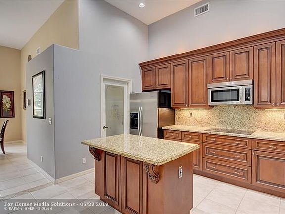 4th image of 4716 NW 58th Ave
