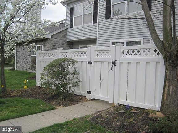 3rd image of 16 Caraway Ct #16