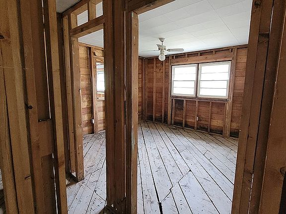 5th image of 233 Rogers St