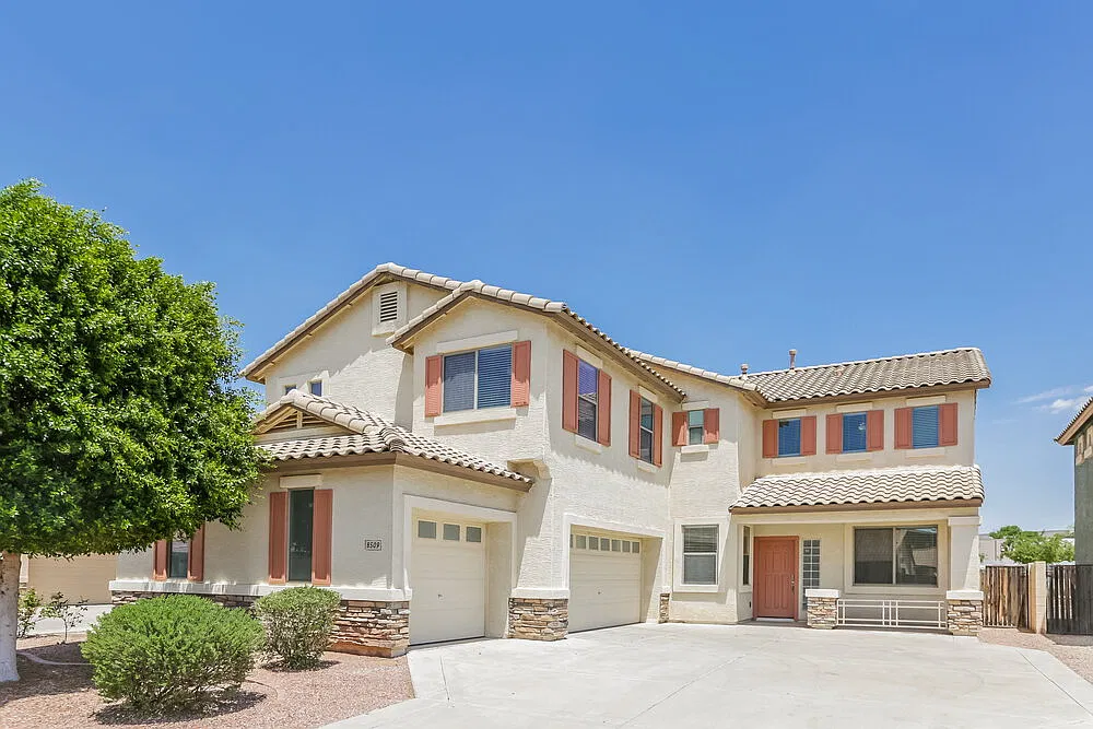 5 bed, 3.0 bath, 2974 sqft, $3,200 — Photo 1