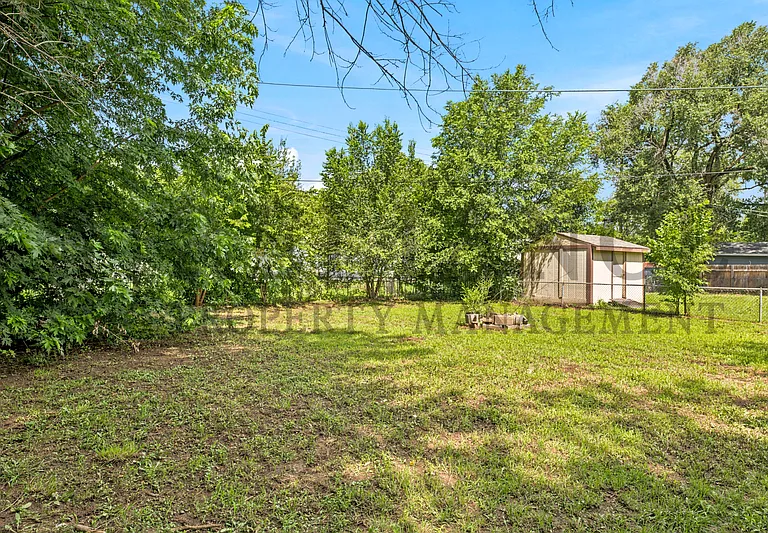 4421 S Oak Ave — Photo 2