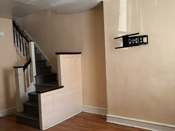 5617 Carpenter St, Philadelphia, PA 19143