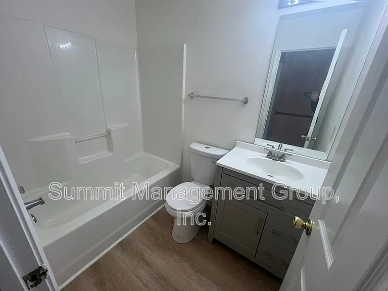 2810 Lakeside Cir — Photo 15