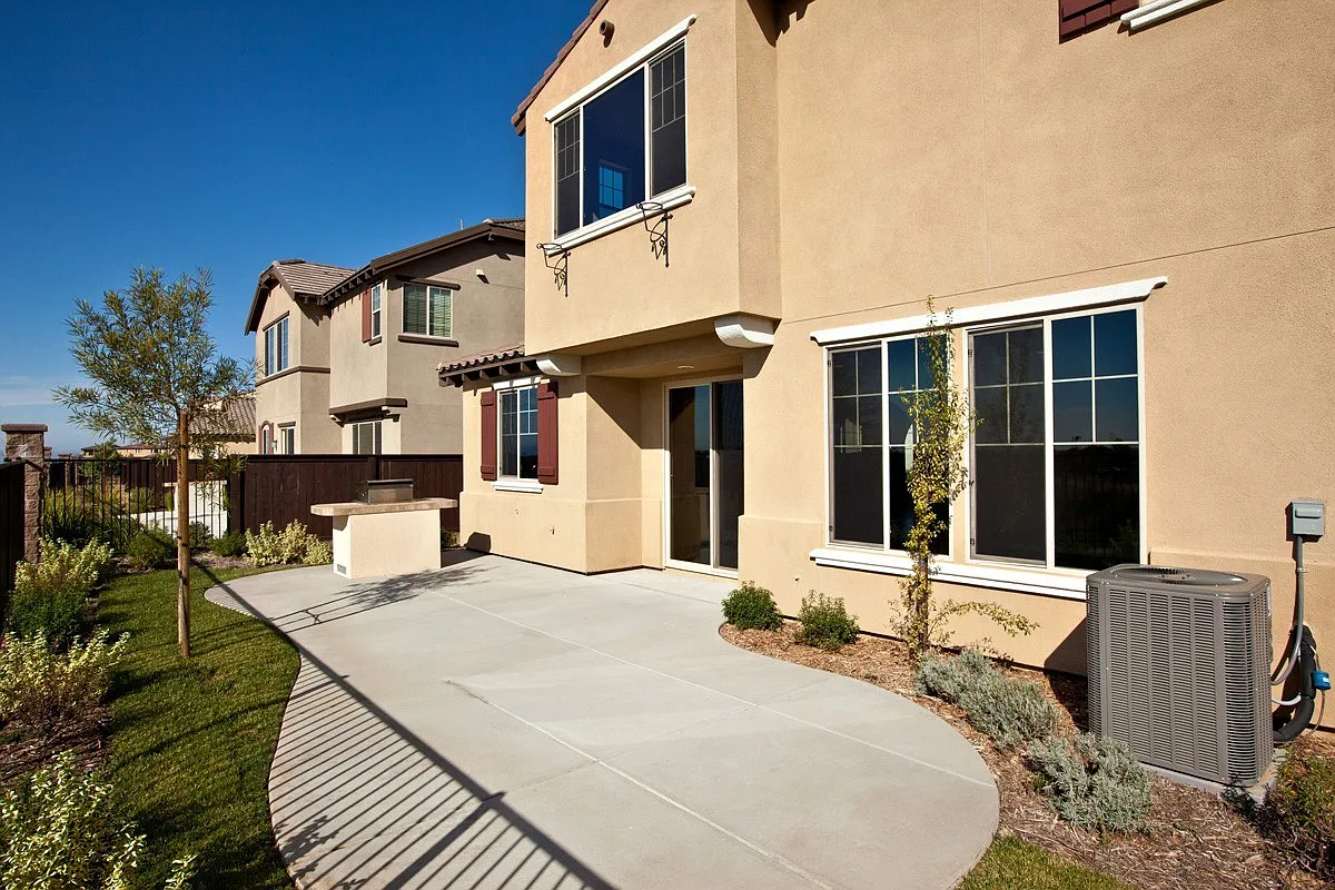 Highly sought after 4 Bedroom 3 Bath Luxurious Home in the La Costa Ridge Area, close to schools ... — Photo 2