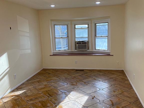 living room (floors to be cleaned)