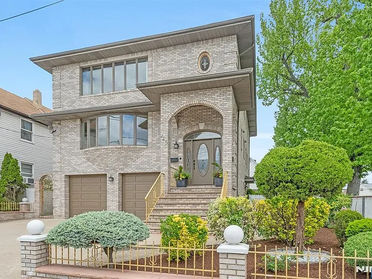 245 Wilson Ave — Photo 1