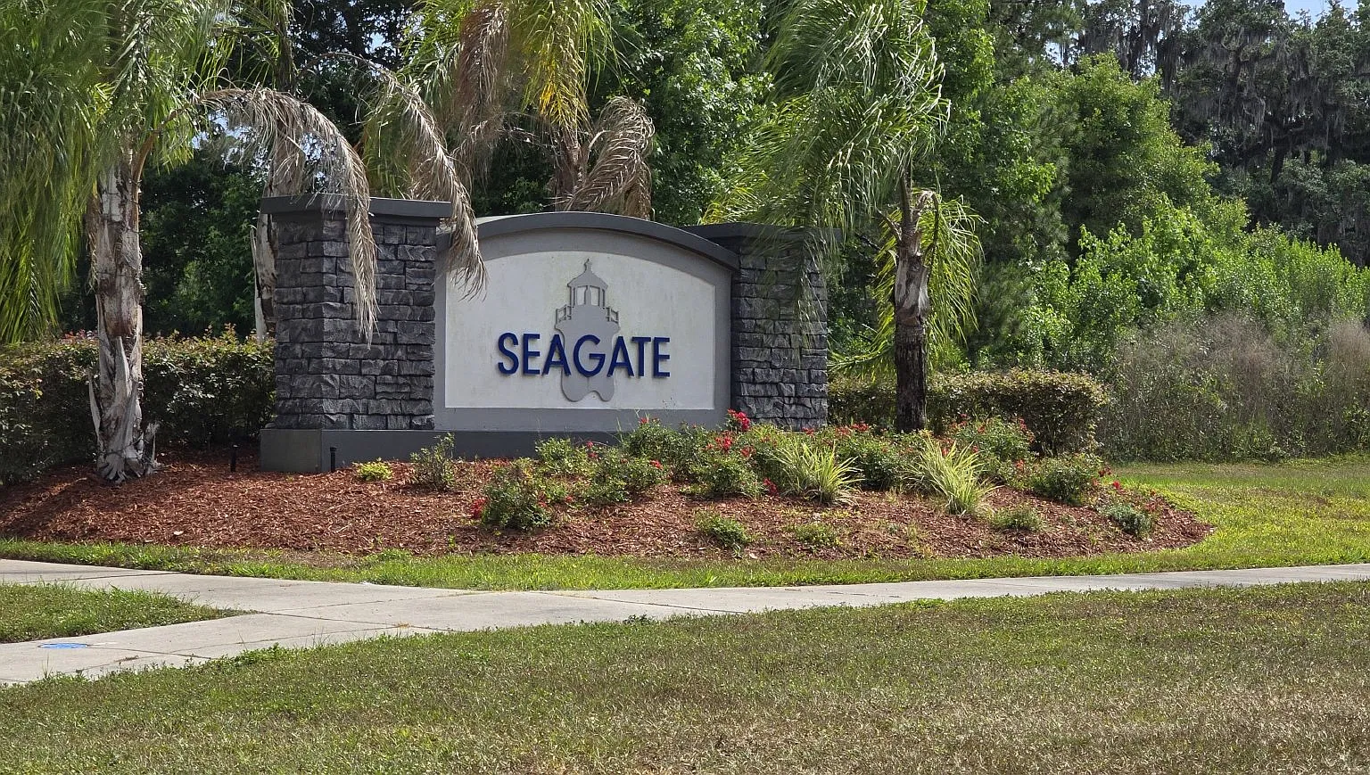 4 bed, 2.5 bath, 2268 sqft, $2,700 — Photo 1