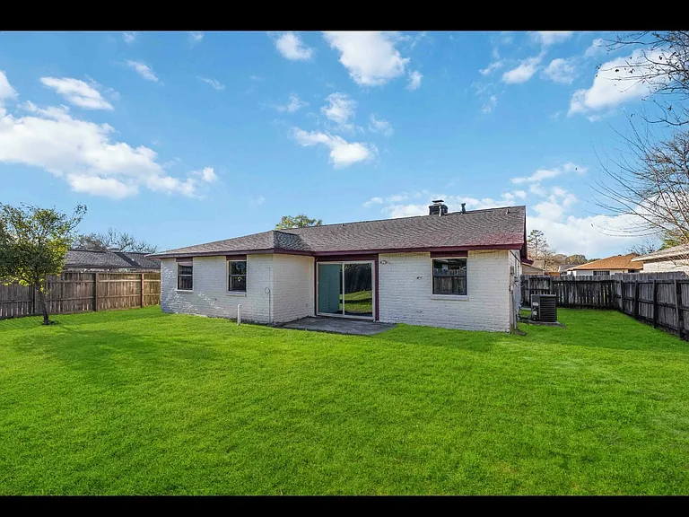 2302 Green Knoll Dr — Photo 27