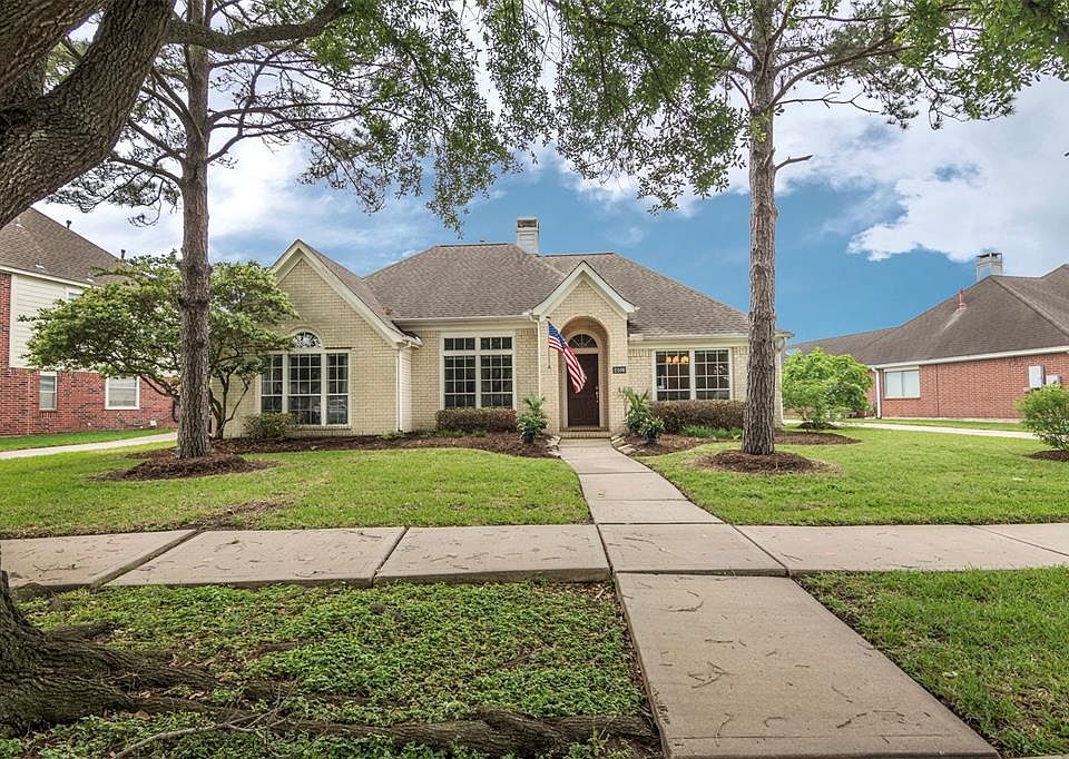 1st image of 2106 Palm Castle Dr