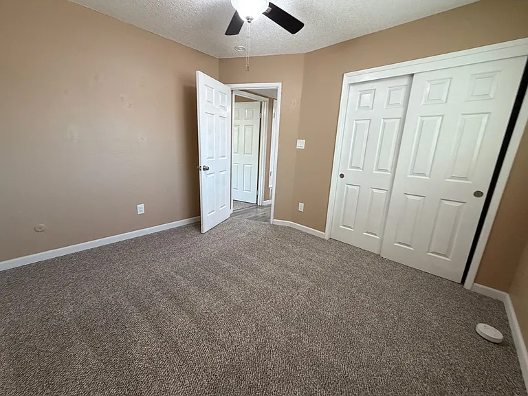 5725 Woodleigh Dr — Photo 17