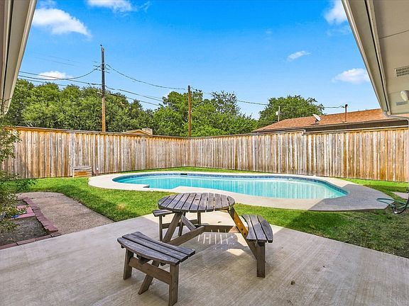 3rd image of 1405 Wind Cave Cir