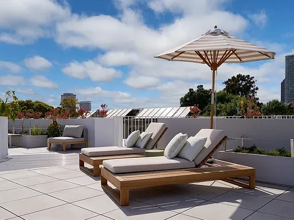 Comma Barrington, 1503 S Barrington Ave #404-A, Los Angeles, CA 90025