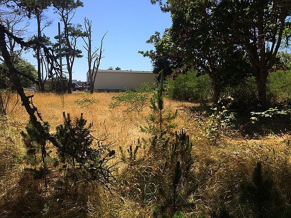 2nd image of 2051 N Roosevelt Dr