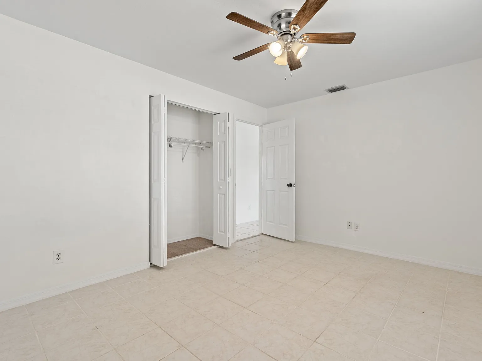 3 bed, 1226 sqft, $2,249 — Photo 3