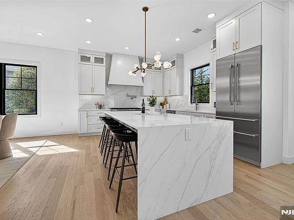 4th image of 274 Cornwall Rd