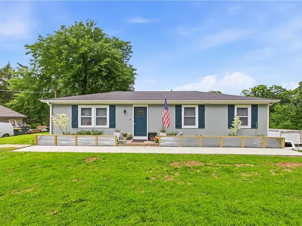 240 S 100th St, Edwardsville, KS 66111