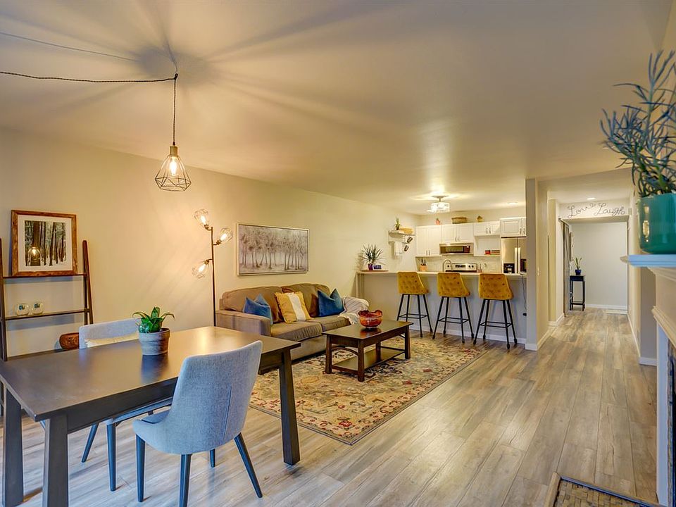1st image of 181 E Railroad St #105