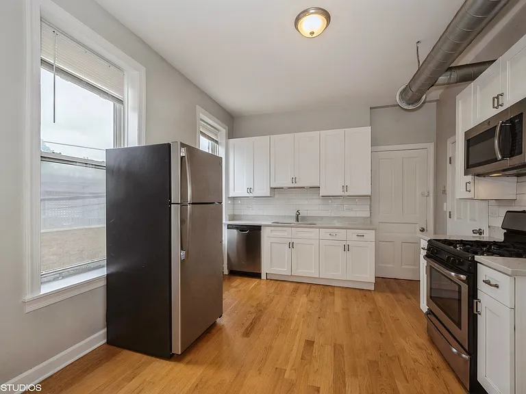 1915 N Winchester Ave #2E — Photo 3