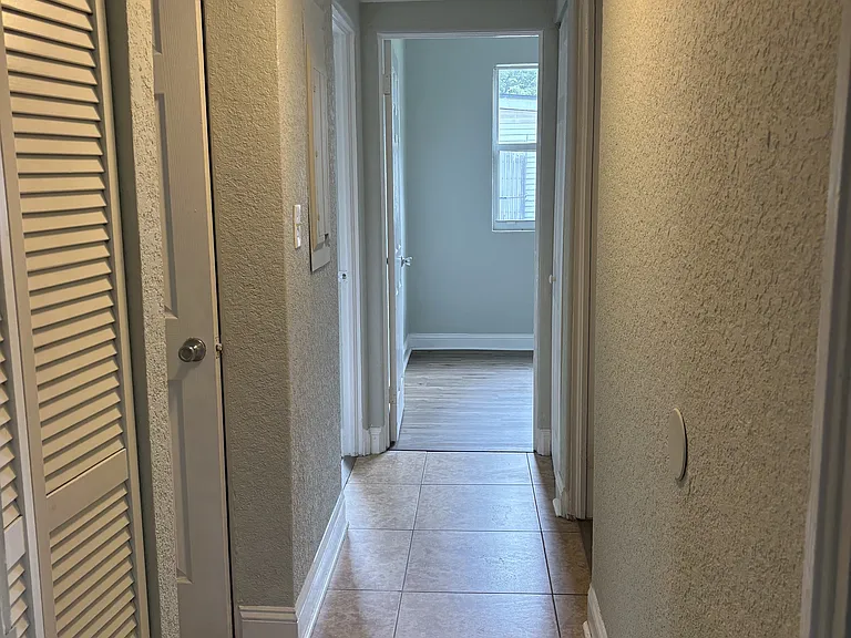 10615 Biscayne Blvd — Photo 9
