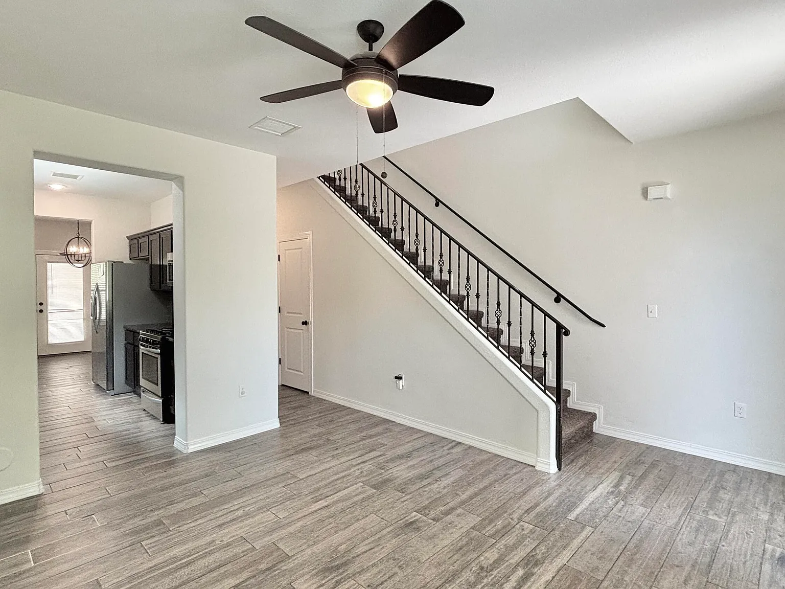 3 bed, 2.5 bath, 1396 sqft, $1,650 — Photo 4