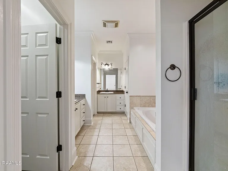 100 Shumard Dr — Photo 30