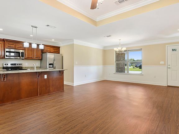 4th image of 12334 White Oak Dr