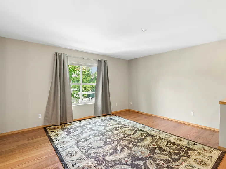 1652 25th Pl NE #203 — Photo 5