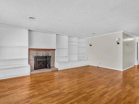 4th image of 1425 Luxton St
