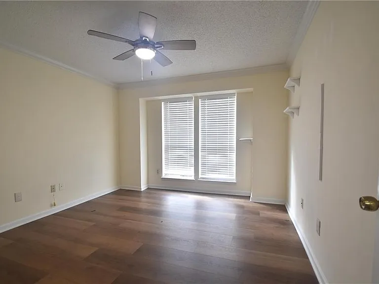 310 Granville Ct #310 — Photo 14