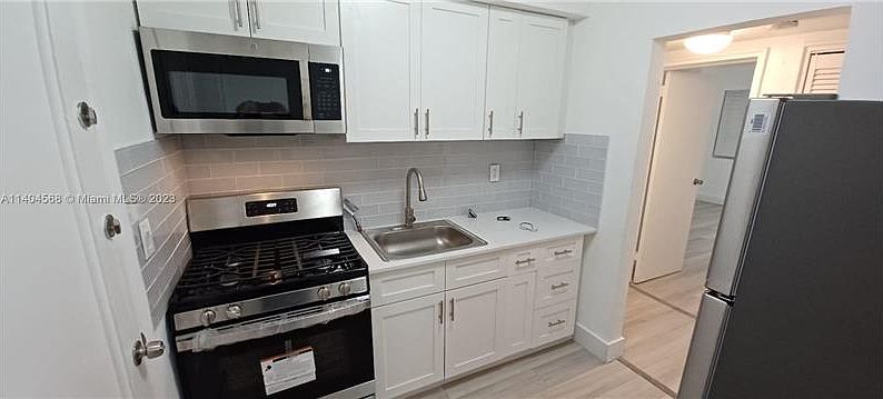 1st image of 7435 Byron Ave #1
