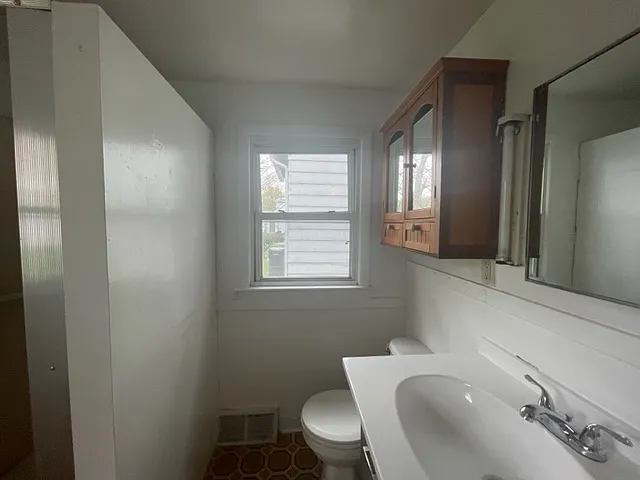 1141 N College St — Photo 18