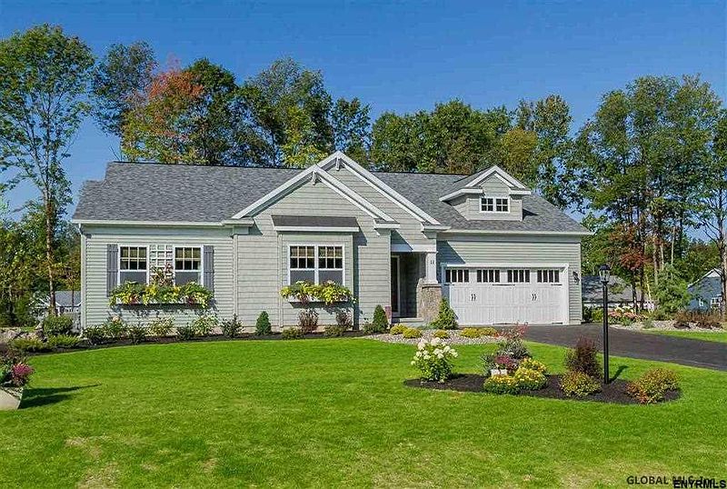 3rd image of 14 CONKLIN Court