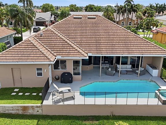 3rd image of 5020 SW 8th Pl