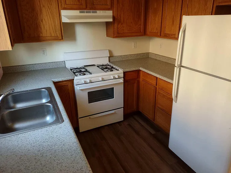 Sunrise Apartments — Photo 14