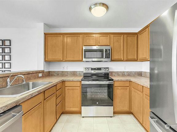 5th image of 1931 23rd Place NE #303