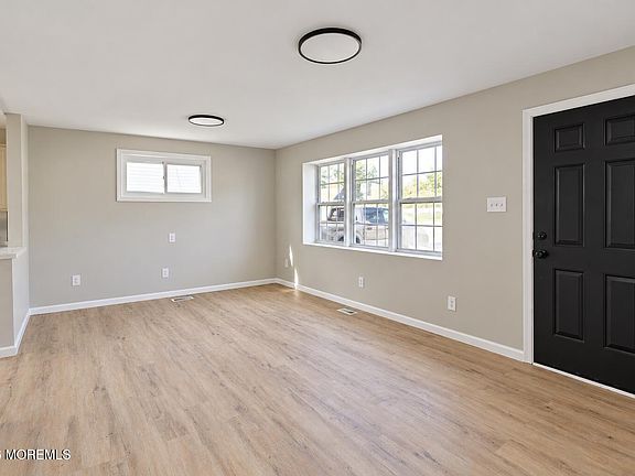 5th image of 1047 Cooper Street