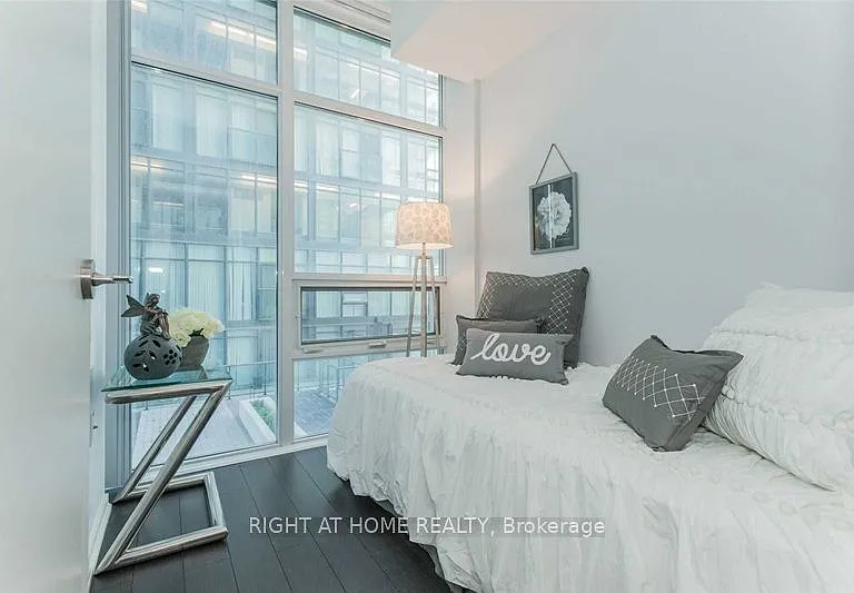36 Lisgar St #812W — Photo 7