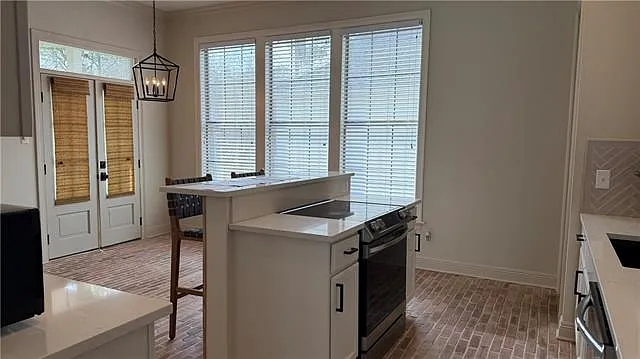 3 bed, 4.0 bath, 2320 sqft, $2,500 — Photo 4