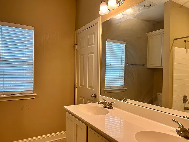 9100 Shadow Oak Dr — Photo 19