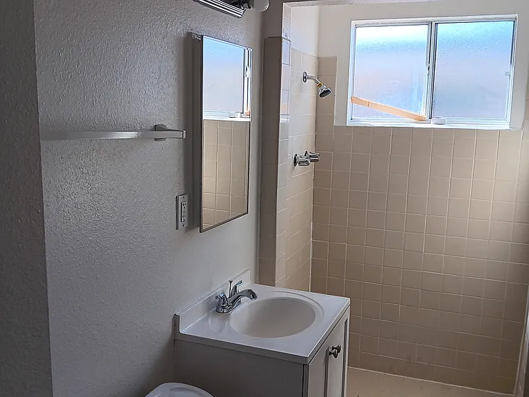 44104 Carolside Ave — Photo 16