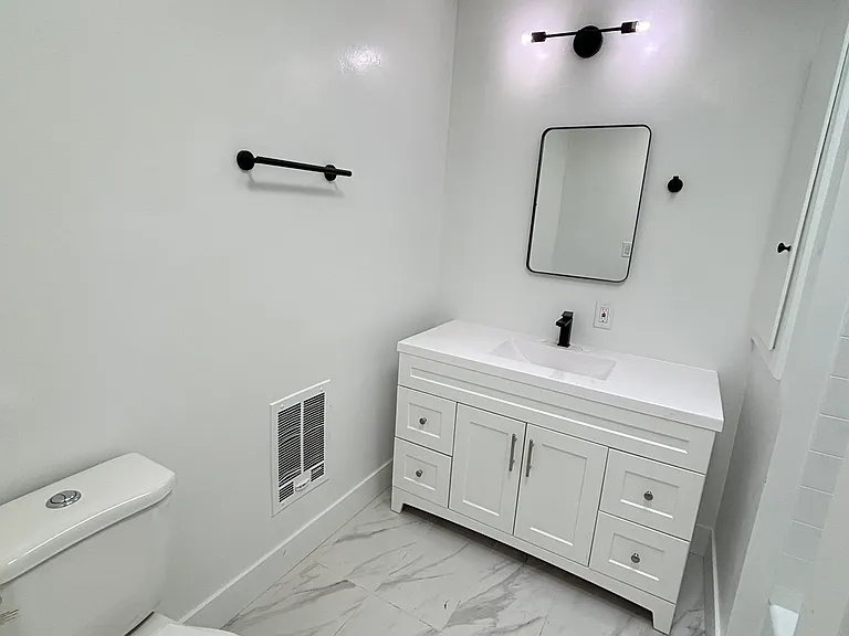 1531 W Ball Rd #B — Photo 8