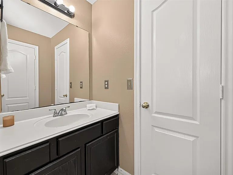 4011 Alexis Cir — Photo 34