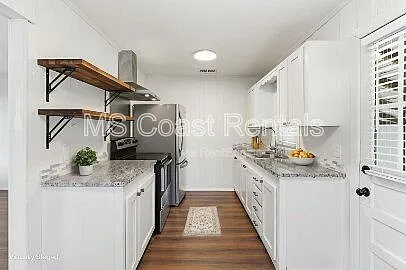 20 Martha Ave — Photo 8