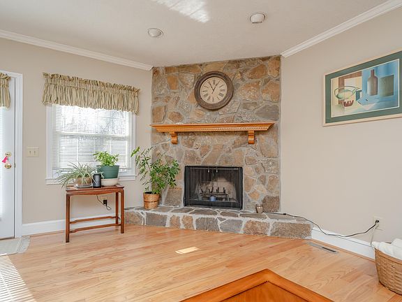 3rd image of 1102 Brentwood Way