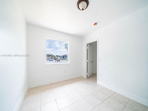 5th image of 705 NW 13th Ter