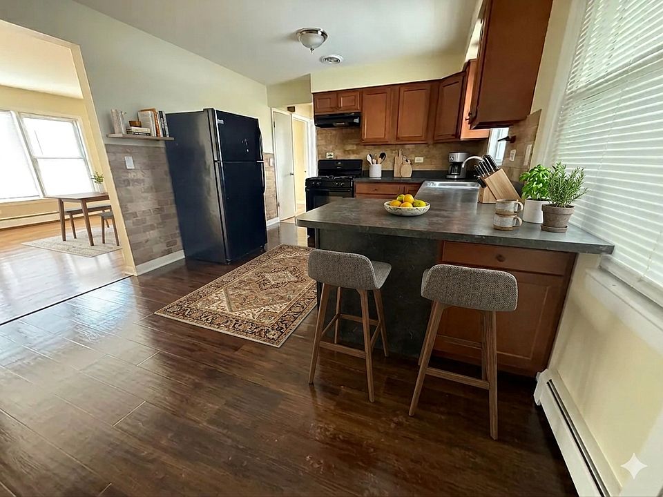 1st image of 5838 W Montrose Ave APT 2S