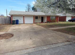 17 Ridgecrest Dr, Chickasha, OK 73018