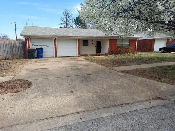 17 Ridgecrest Dr, Chickasha, OK 73018