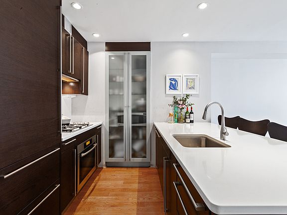 3rd image of 464 W 44th St APT 4E